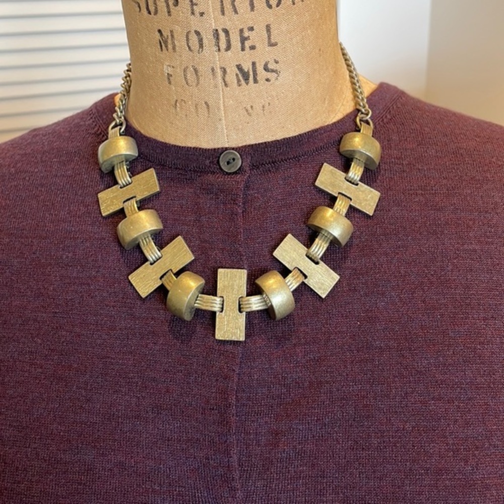 Jewelmint chunky gold/brass colored geometrical pattern w/ adjustable clasp